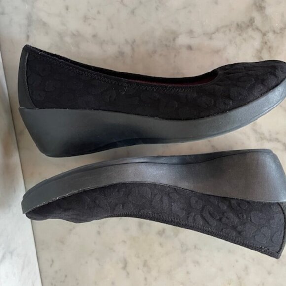 CROCS Busy Day Cual Comfort Leopard Print Black Wedge W10 - Picture 7 of 15